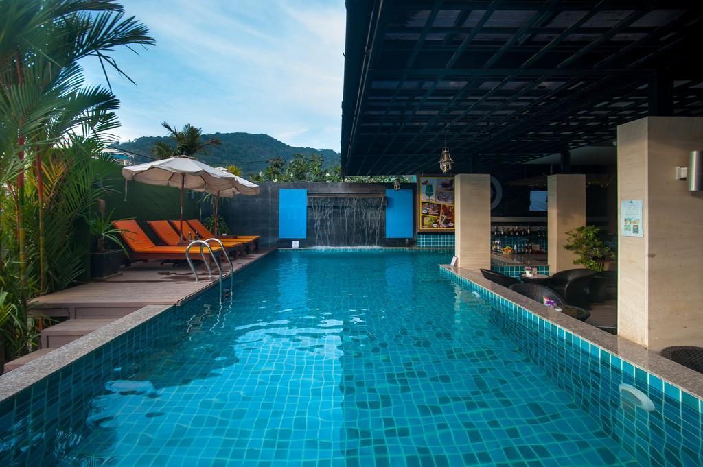 Готель Blue Sky Patong Екстер'єр фото
