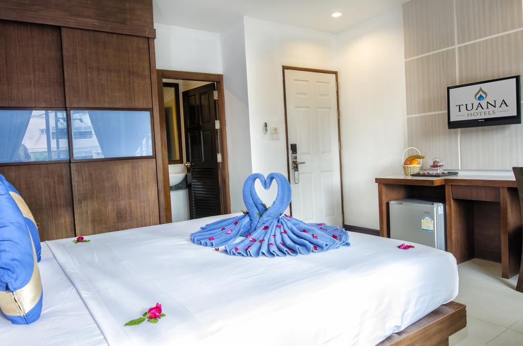 Готель Blue Sky Patong Екстер'єр фото